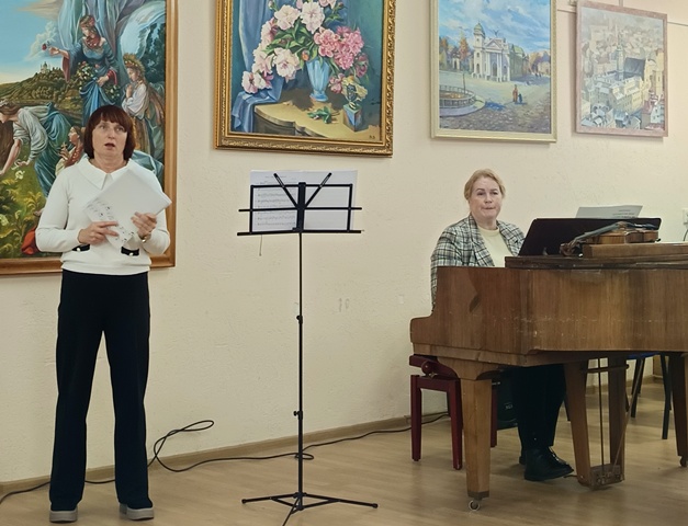 Авторка збірника "Завзяті скрипалі" Оксана Буховська та концертмейстер Наталія Скалій